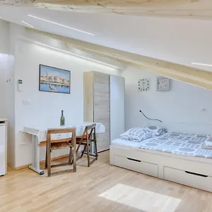 Apartment Light In Pula